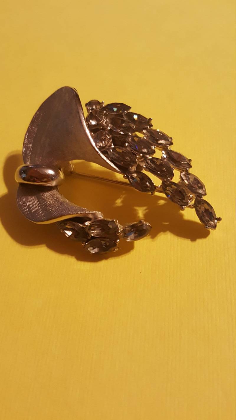 Bsk Silber Tone Rauchgrau Strass Pin/Brosche von VntgByLina