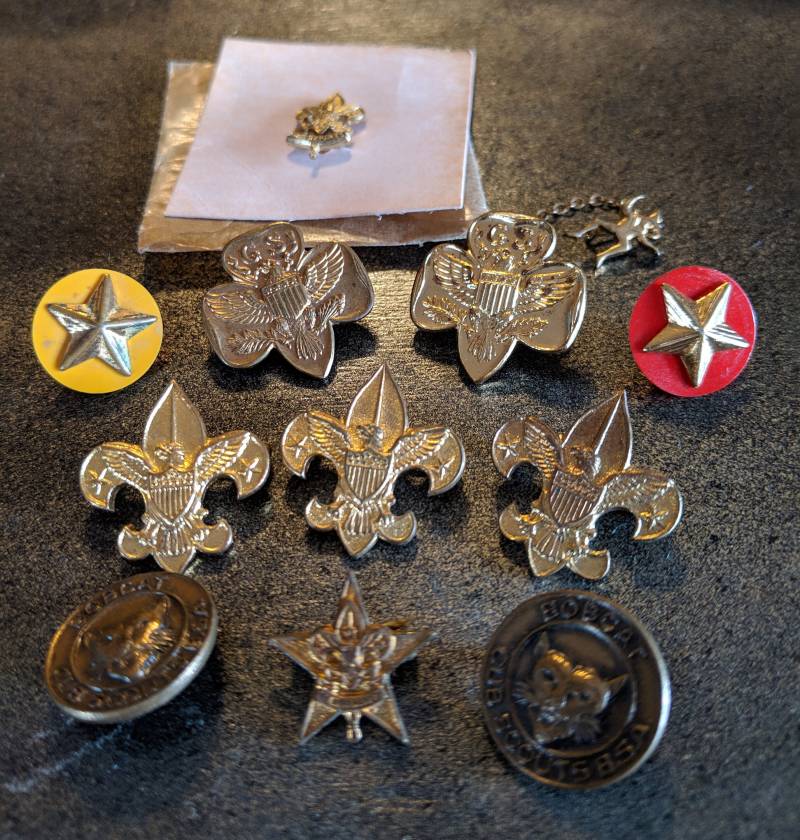 Set Aus 11 Antiken Boy Scout/Cub Scout Pins von VntgByLina
