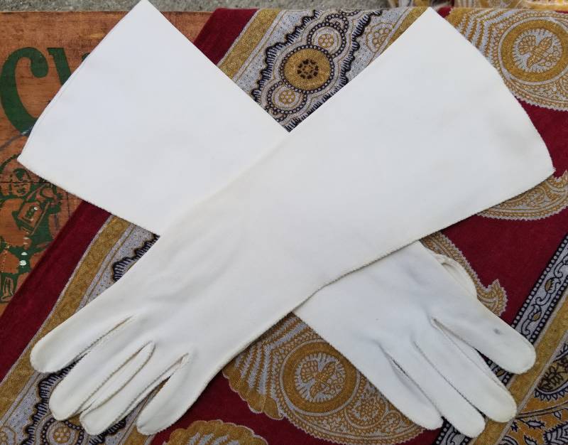 1950Er Gr. 6, 5 Crescendoe Lange Weiße Handschuhe von VntgeLvAffair