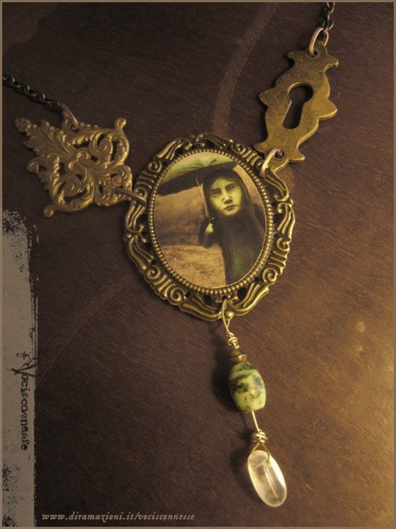 Collana Illustrata Albero Uova Azzurre - Gioielli Illustrati Collana Illustrata Albero Uova Azzurre - Gioielli Illustrati von Vocisconnesse
