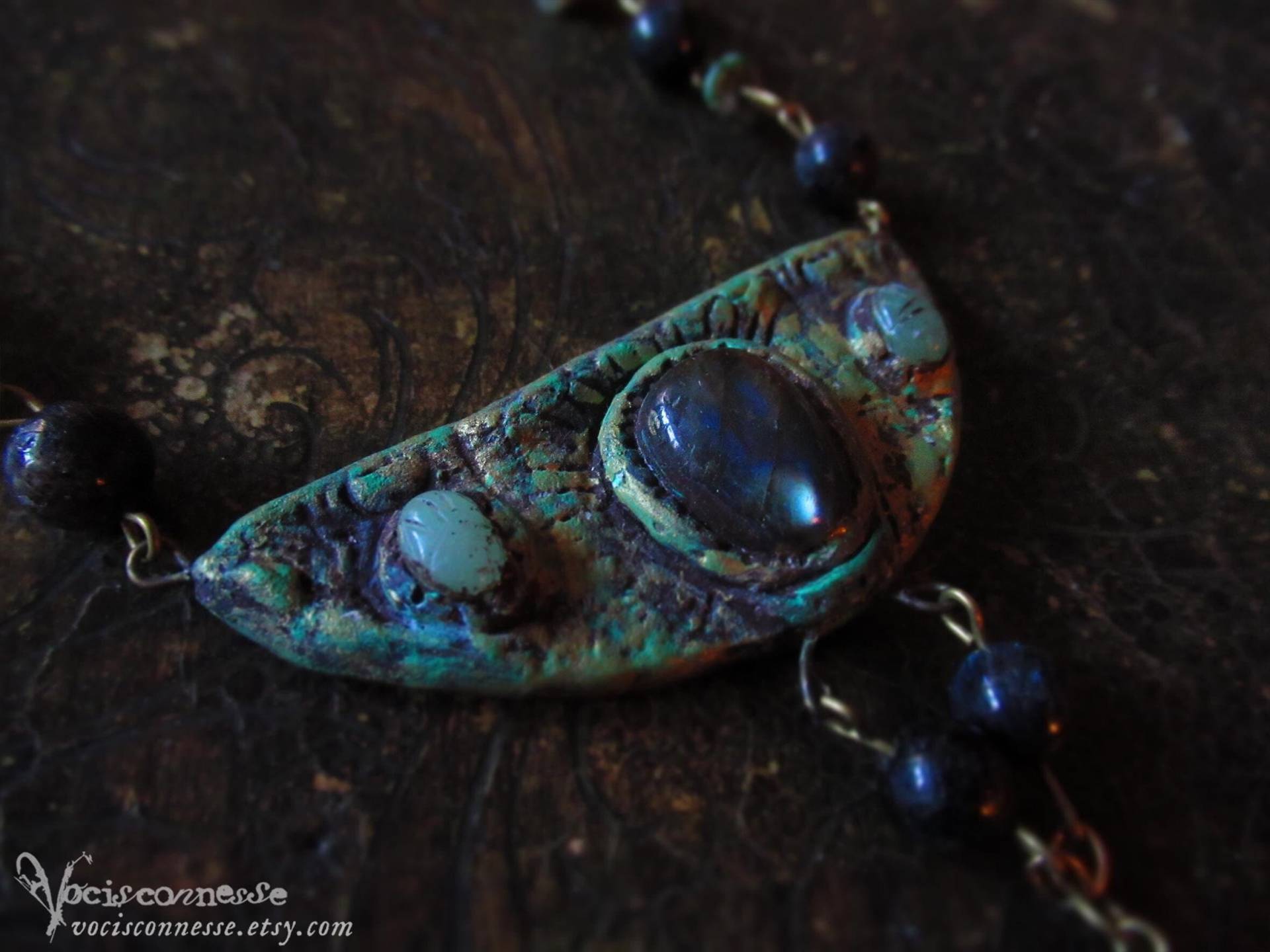 Halskette Mit Amuleto Di Labradorite - Kopfstein-Memorie Memorie Archeologie Gioielli Scolpiti A Mano Halskette Mit Amuleto Di Labradorite - Kopfstein-Memorie Memorie Archeologie Gioielli Scolpiti A Mano von Vocisconnesse