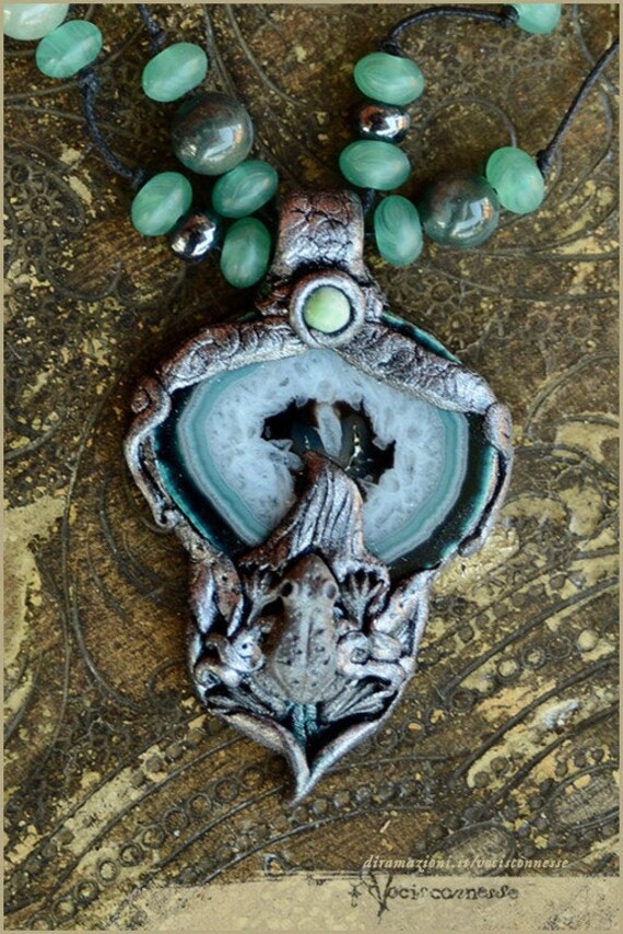 Lauschen Sie Dem Frosch - Ascolta La Rana Achat Halskette Handgemachte Schmuck Skulptur Auf Silberfarbenen Fassungen von Vocisconnesse