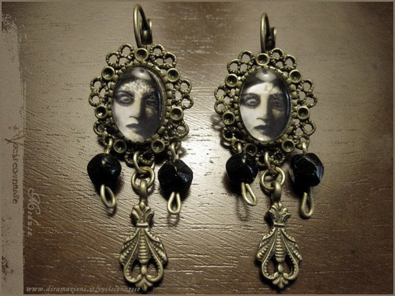 Medusa Ohrringe - Abgebildeter Schmuck Medusa Ohrringe - Abgebildeter Schmuck von Vocisconnesse