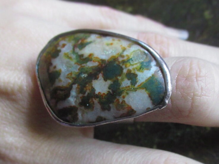 Riesiger Moosachat Ring, Vintage Waldring - Massives Zinnmetall Verstellbar Riesiger Moosachat Ring, Vintage Waldring - Massives Zinnmetall Verstellbar von Vocisconnesse