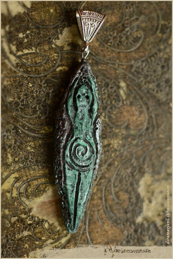 Spiral Göttin Anhänger - Handmodelliert in Modelliermasse Spiral Göttin Anhänger - Handmodelliert in Modelliermasse von Vocisconnesse