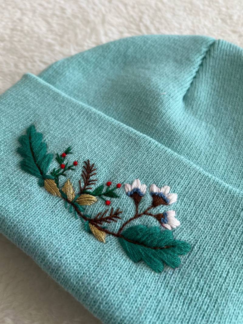 Blumen Frauen Blau Beanie Blumen Frauen Blau Beanie von VoelEmbroideryStore
