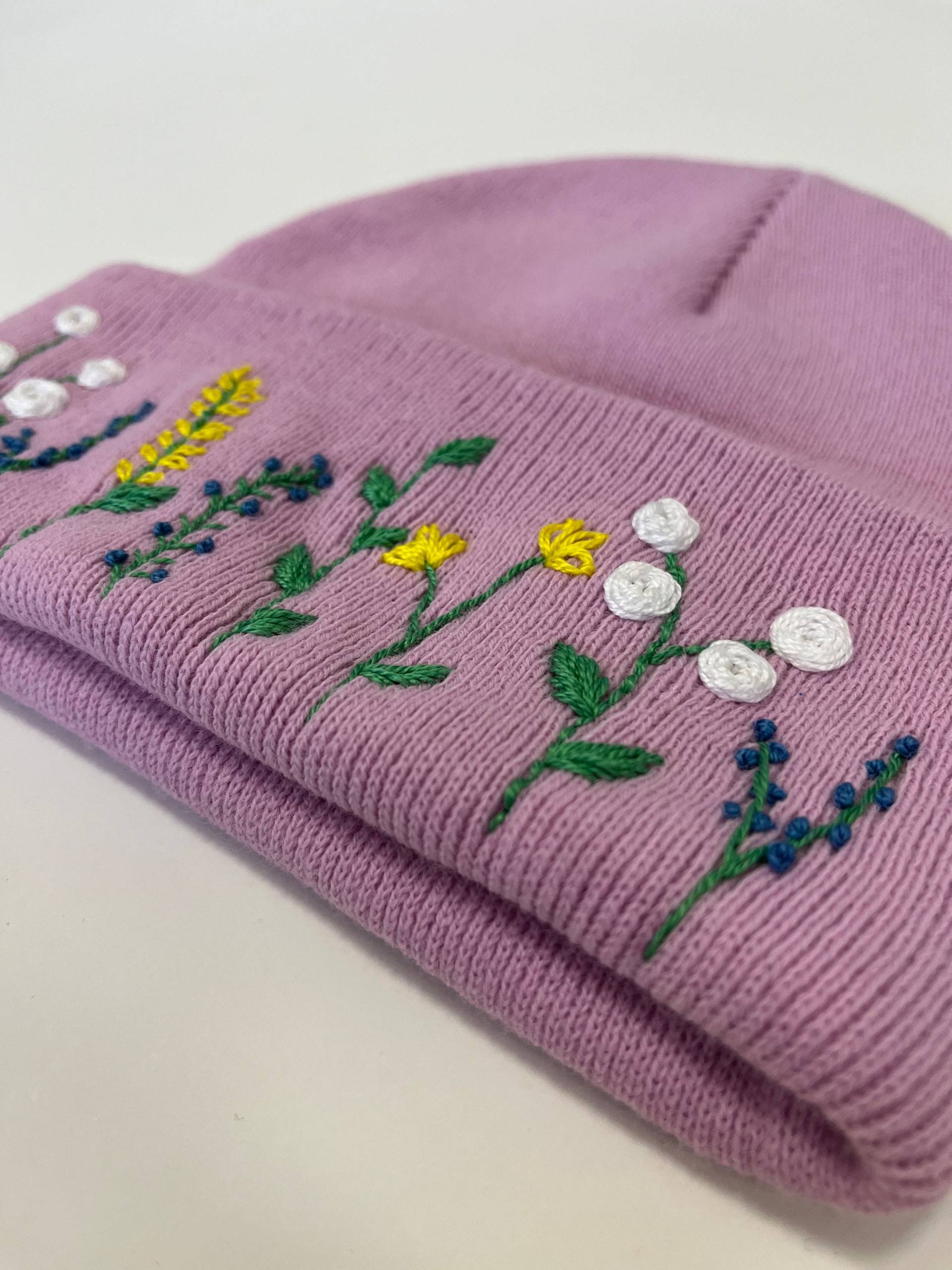 Florale Damen Flieder Mütze von VoelEmbroideryStore