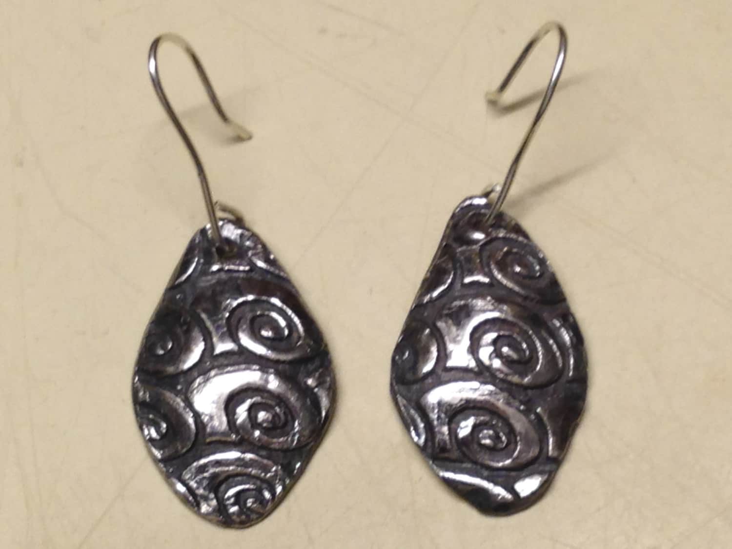 Feinsilber, Handgemachte Original Ohrringe, Jede Für Sich Hergestellt. Mit Sterling Silber Ohrhaken Und Links Feinsilber, Handgemachte Original Ohrringe, Jede Für Sich Hergestellt. Mit Sterling Silber Ohrhaken Und Links von VogaVonHearl