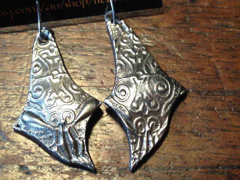 Feinsilber, Schöne Handgemachte Ohrringe, Von Hand Geschnitten Und Gepresst. Sterling Silber Ohrdrähte Links. Engelsflügel Ohrringe Feinsilber, Schöne Handgemachte Ohrringe, Von Hand Geschnitten Und Gepresst. Sterling Silber Ohrdrähte Links. Engelsflügel Ohrringe von VogaVonHearl