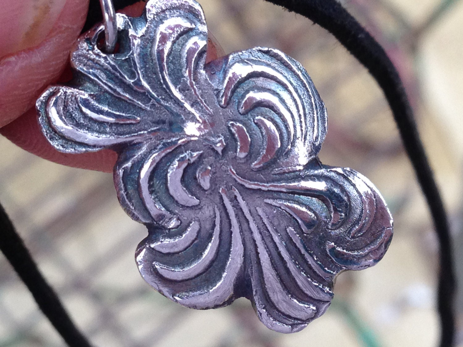 Handgemachter Feinsilberanhänger Mit Aufdruck, Originaldesign Handgemachter Feinsilberanhänger Mit Aufdruck, Originaldesign von VogaVonHearl