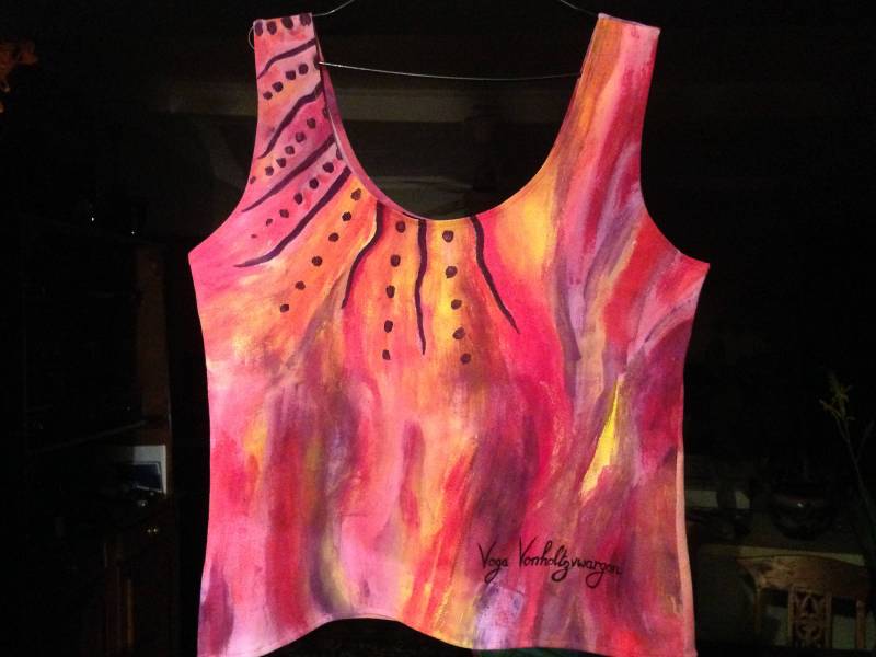 Handgemachtes Und Handbemaltes Singlet Top in Schönen Hellen Orange, Rot, Gelb Tief Lila Tönen. Groß Handgemachtes Und Handbemaltes Singlet Top in Schönen Hellen Orange, Rot, Gelb Tief Lila Tönen. Groß von VogaVonHearl