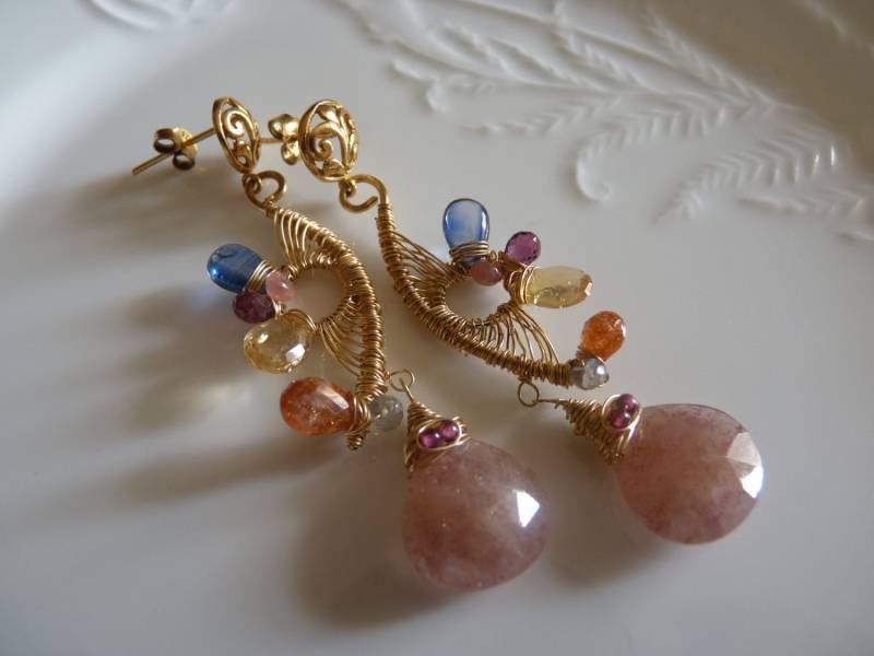 Erdbeerquarz, Kyanit, Zitronenquarz Und Sonnenstein Gold Filled Ohrringe Erdbeerquarz, Kyanit, Zitronenquarz Und Sonnenstein Gold Filled Ohrringe von VoglioLaLuna