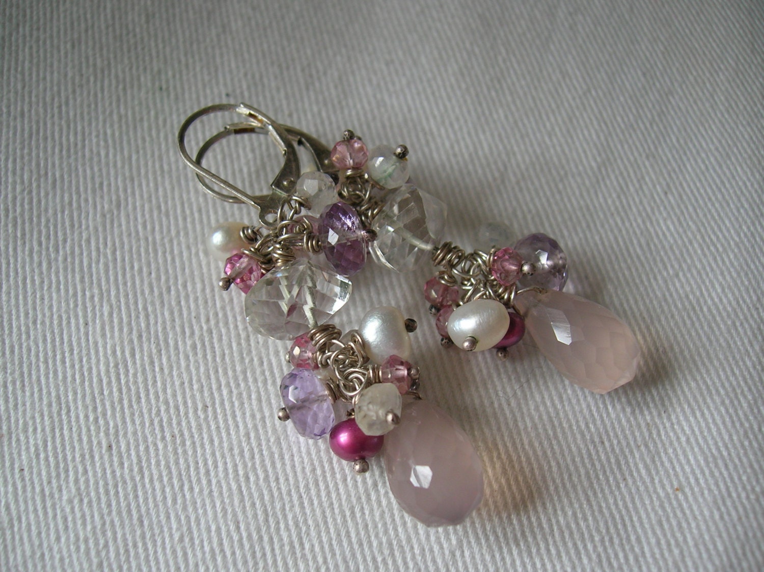Rosa Lavendar Chalcedon, Bergkristall Und Amethyst Sterling Silber Ohrringe Rosa Lavendar Chalcedon, Bergkristall Und Amethyst Sterling Silber Ohrringe von VoglioLaLuna