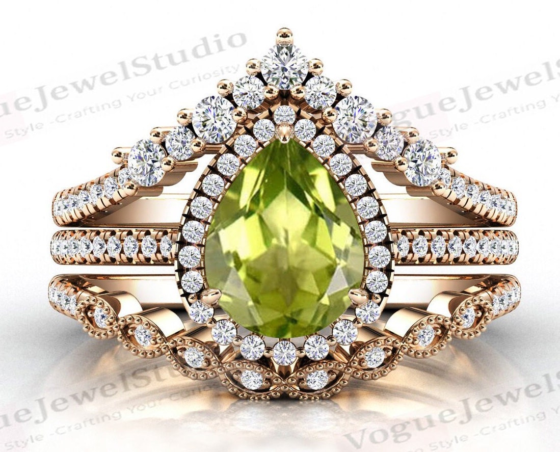 14K Gold Peridot Verlobungsring Set Für Frauen Pear Cut Halo Ehering Antik Jubiläum Ring 3 Stück Brautring von VogueJewelStudio