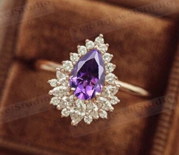 Antiker Amethyst Verlobungsring 14K Gold Vintage Ehering Für Frauen Halo Pear Cut Unikat Brautring von VogueJewelStudio