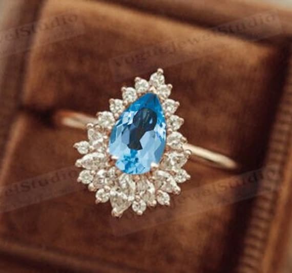 Antiker Himmelblauer Topas Verlobungsring 14K Roségold Blautopas Ehering Für Frauen Jahrestag Geschenk Vintage Halo Blue Topaz Brautring von VogueJewelStudio