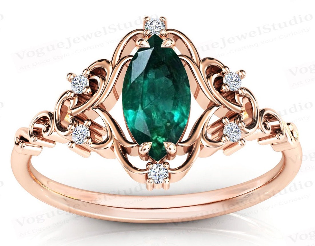 Art Deco Smaragd Verlobungsring Marquise Shaped Ehering Filigran Stil Ring 14K Gold Braut Jahrestag Versprechen Art Deco Smaragd Verlobungsring Marquise Shaped Ehering Filigran Stil Ring 14K Gold Braut Jahrestag Versprechen von VogueJewelStudio