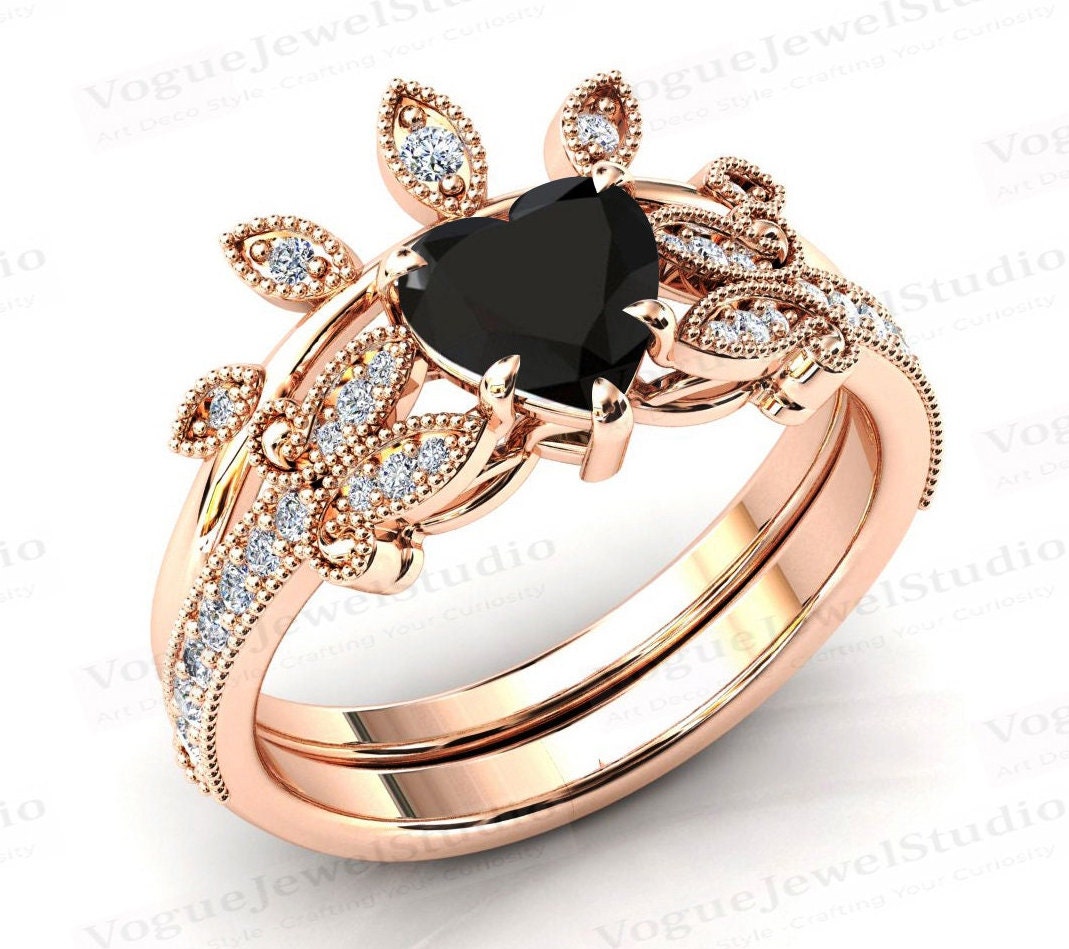 Herzförmiger Schwarzer Onyx Verlobungsring Set Art Deco Blatt Stil Schwarzer Ehering 14K Roségold Vintage Schwarz Brautring Herzförmiger Schwarzer Onyx Verlobungsring Set Art Deco Blatt Stil Schwarzer Ehering 14K Roségold Vintage Schwarz Brautring von VogueJewelStudio