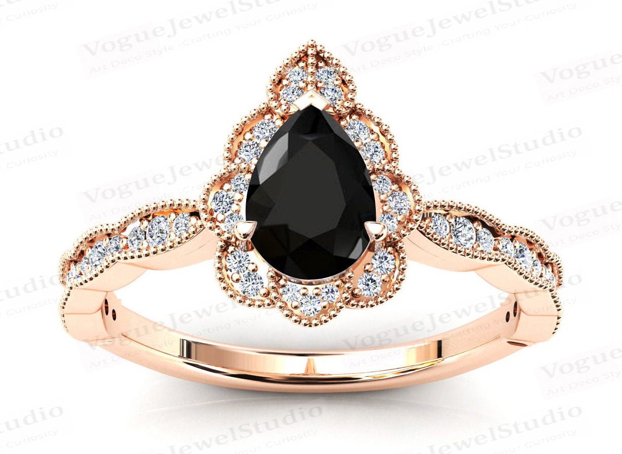 Vintage Schwarzer Onyx Verlobungsring Birnenförmiger Antiker Ehering Für Frauen Jahrestag Geschenk Art Deco Black Brautring von VogueJewelStudio