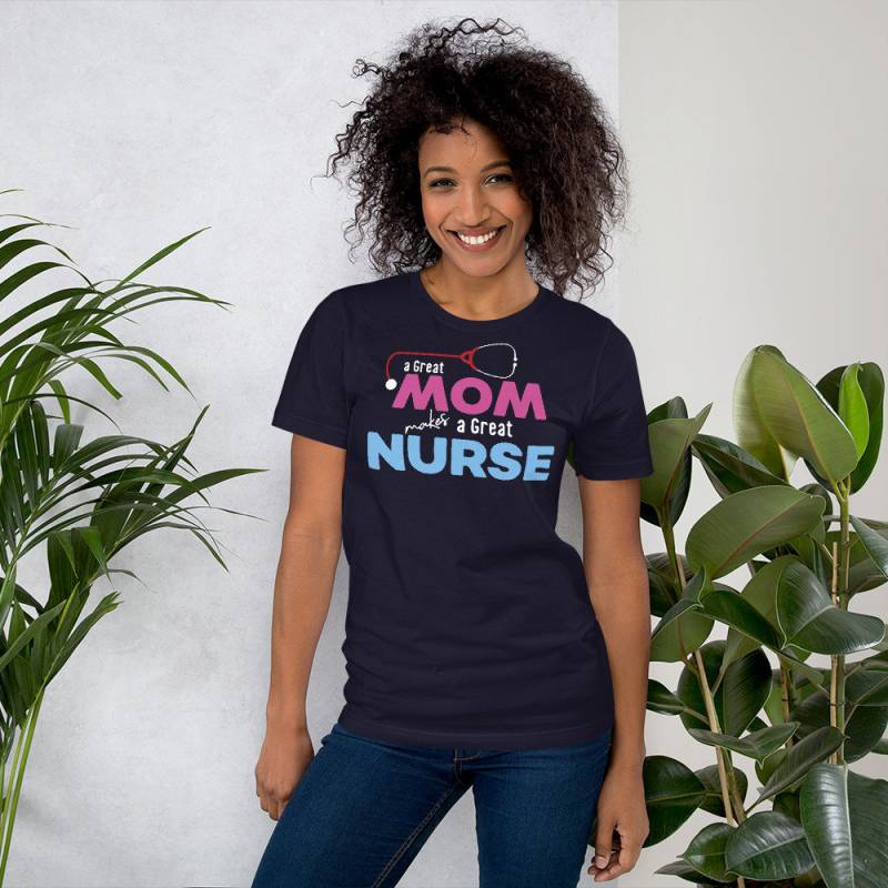 Eine Große Mutter Macht Ein Großes Krankenschwester-Short-Sleeve Unisex T-Shirt Eine Große Mutter Macht Ein Großes Krankenschwester-Short-Sleeve Unisex T-Shirt von VoistApparel