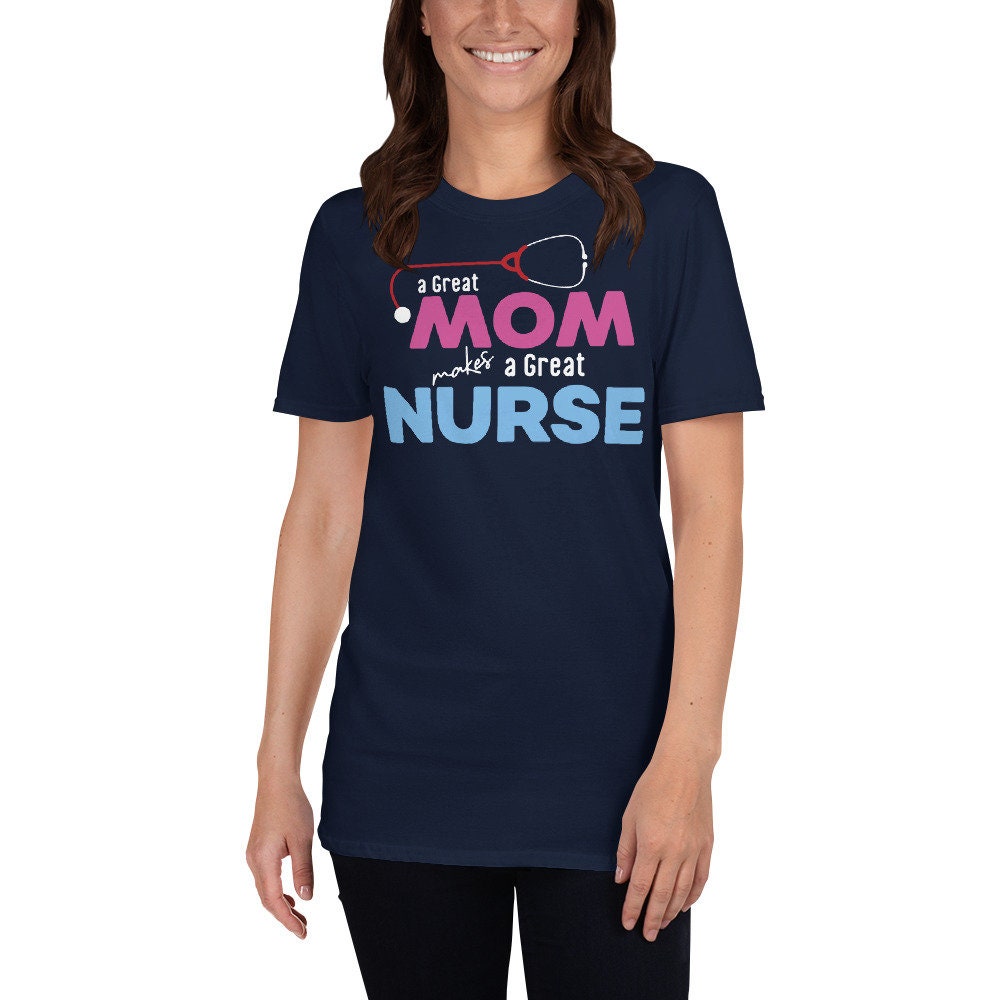 Eine Große Mutter Macht Ein Großes Krankenschwester-Short-Sleeve Unisex T-Shirt Eine Große Mutter Macht Ein Großes Krankenschwester-Short-Sleeve Unisex T-Shirt von VoistApparel