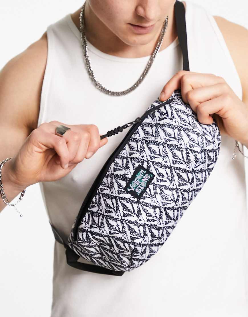 Volcom - Hager - Gürteltasche mit geometrischem Print in Schwarz und Weiß Volcom - Hager - Gürteltasche mit geometrischem Print in Schwarz und Weiß von Volcom