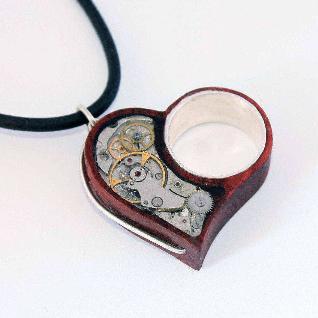 steampunk Anhänger Silber Herz Halsketten Schmuck Handgefertigter Holzanhänger steampunk Anhänger Silber Herz Halsketten Schmuck Handgefertigter Holzanhänger von Volderworkshop