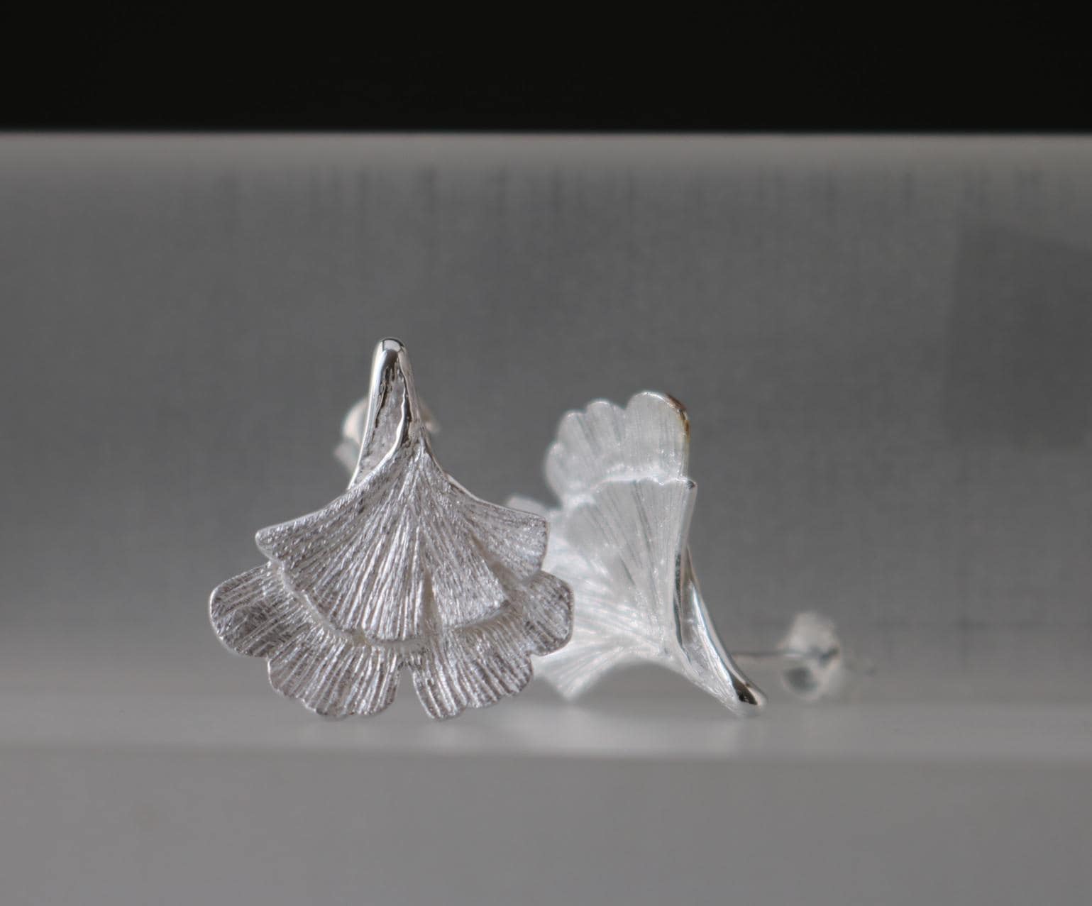Ohrringe Ginkoblatt, Ginkgo Silber, 925 Silber Ohrstecker, Ginkgoblatt Ohrringe, Ginko Schmuck, Stecker Ohrringe Ginkoblatt, Ginkgo Silber, 925 Silber Ohrstecker, Ginkgoblatt Ohrringe, Ginko Schmuck, Stecker von VolksJuwelier