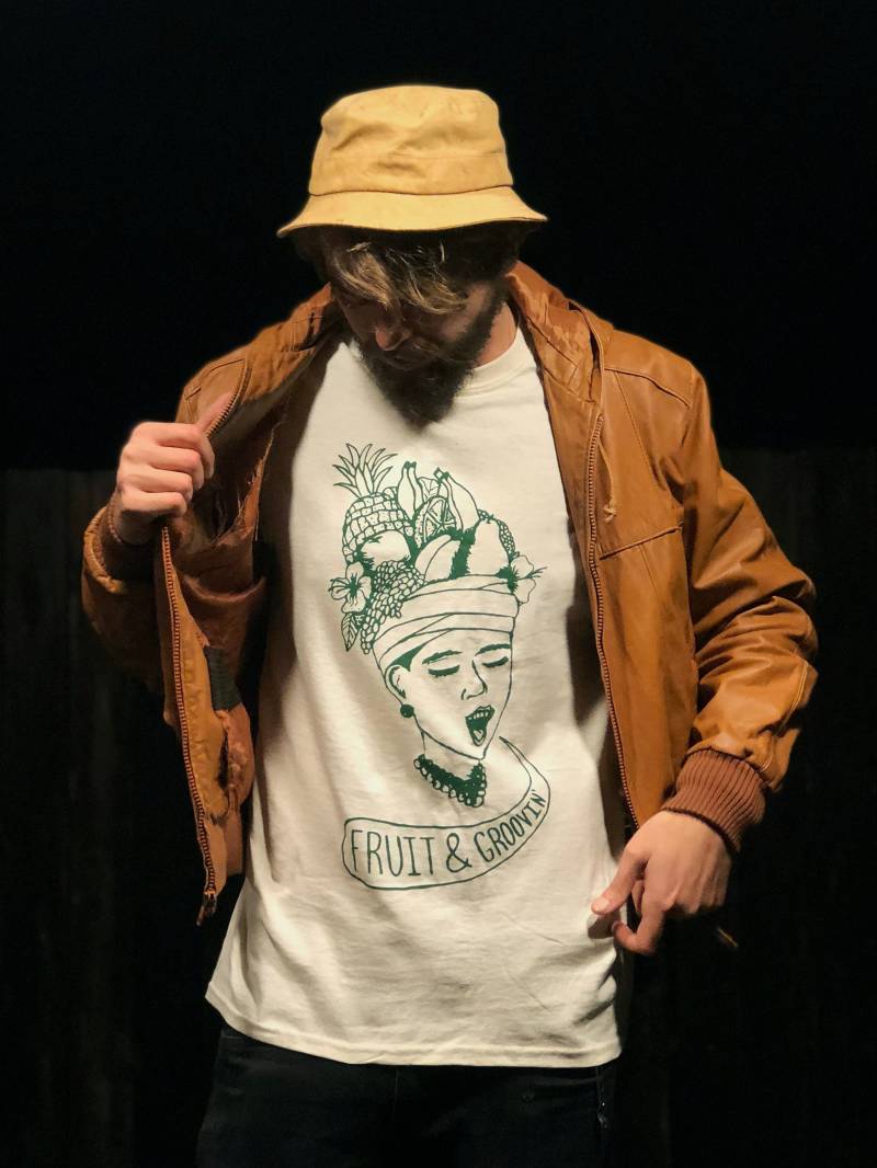 Fruit & Groovin' Siebdruck T-Shirt Fruit & Groovin' Siebdruck T-Shirt von VonBrutonPrintshop