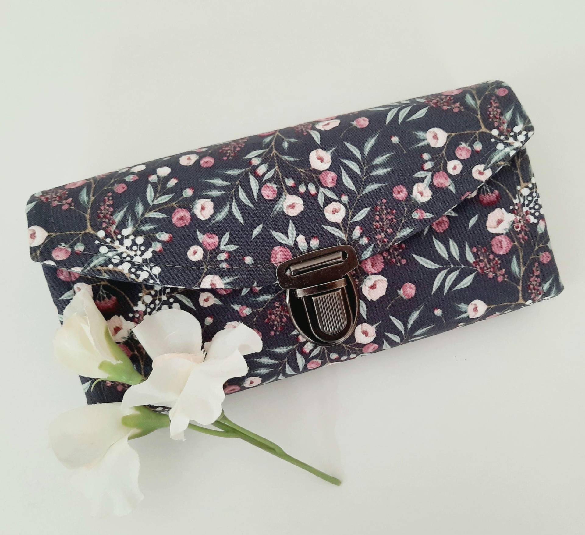 Geldbörse Damen Großes Portemonnaie Geldbeutel Brieftasche Geburtstagsgeschenk Weihnachtsgeschenk Frau Anfertigung Blumenmuster Sommerblumen von VonDerNaehDreschern