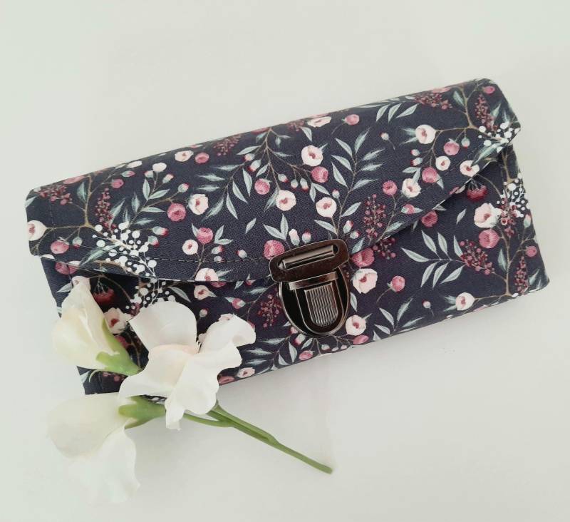 Geldbörse Damen Großes Portemonnaie Geldbeutel Brieftasche Geburtstagsgeschenk Weihnachtsgeschenk Frau Anfertigung Blumenmuster Sommerblumen von VonDerNaehDreschern