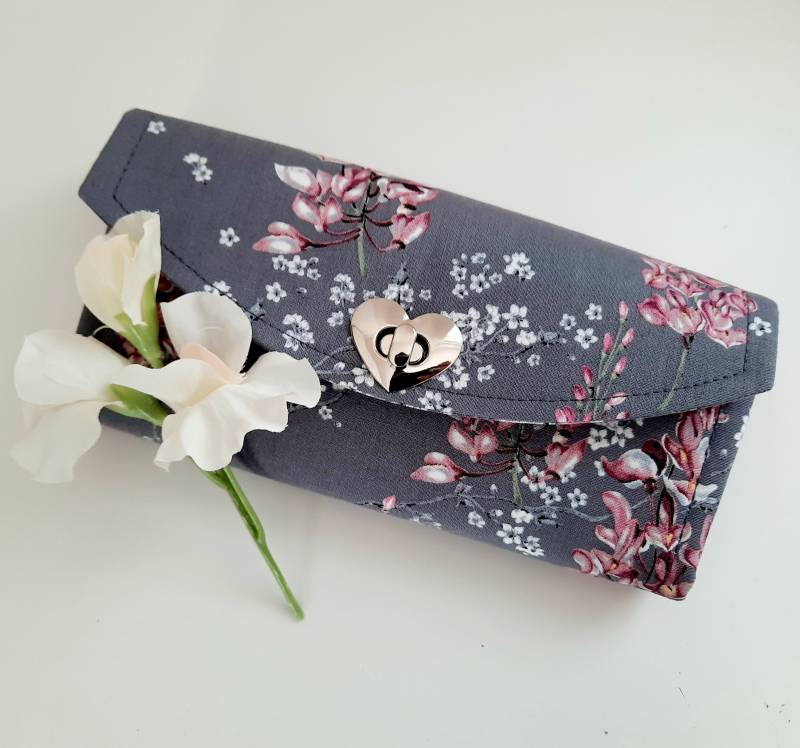 Portemonnaie Damen Geldbörse Geldbeutel Brieftasche Geldgeschenk Geschenk Frau Anfertigung Blütenzweige Rosa Grau von VonDerNaehDreschern