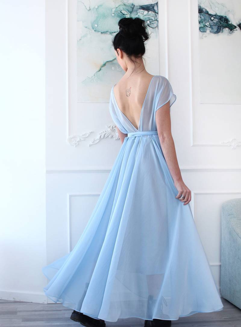 Rückenfreies Chiffon Maxikleid Brautjungfer Kleid Mit V-Ausschnitt Rückenfreies Chiffon Maxikleid Brautjungfer Kleid Mit V-Ausschnitt von VonaDmytras