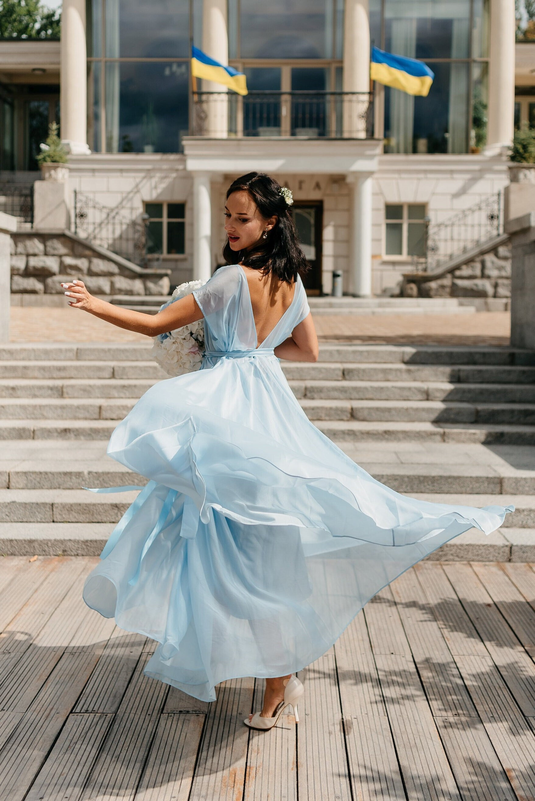 Rückenfreies Chiffon Maxikleid V-Ausschnitt Rückenfreies Chiffon Maxikleid V-Ausschnitt von VonaDmytras