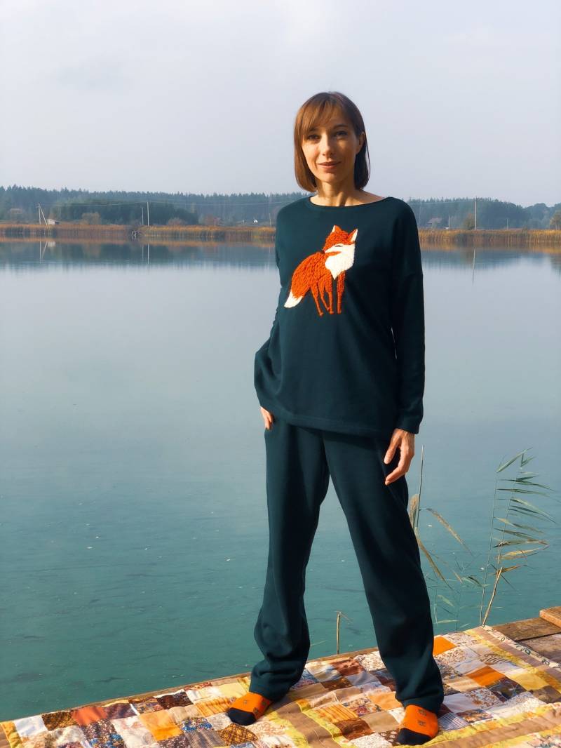 Damenanzug Hand Dünn Strick Body Suit Gestrickt Mit Stickerei Fuchs Sweat Flug Baumwolle Wolle Frauen Anzug Set von VonaDmytras