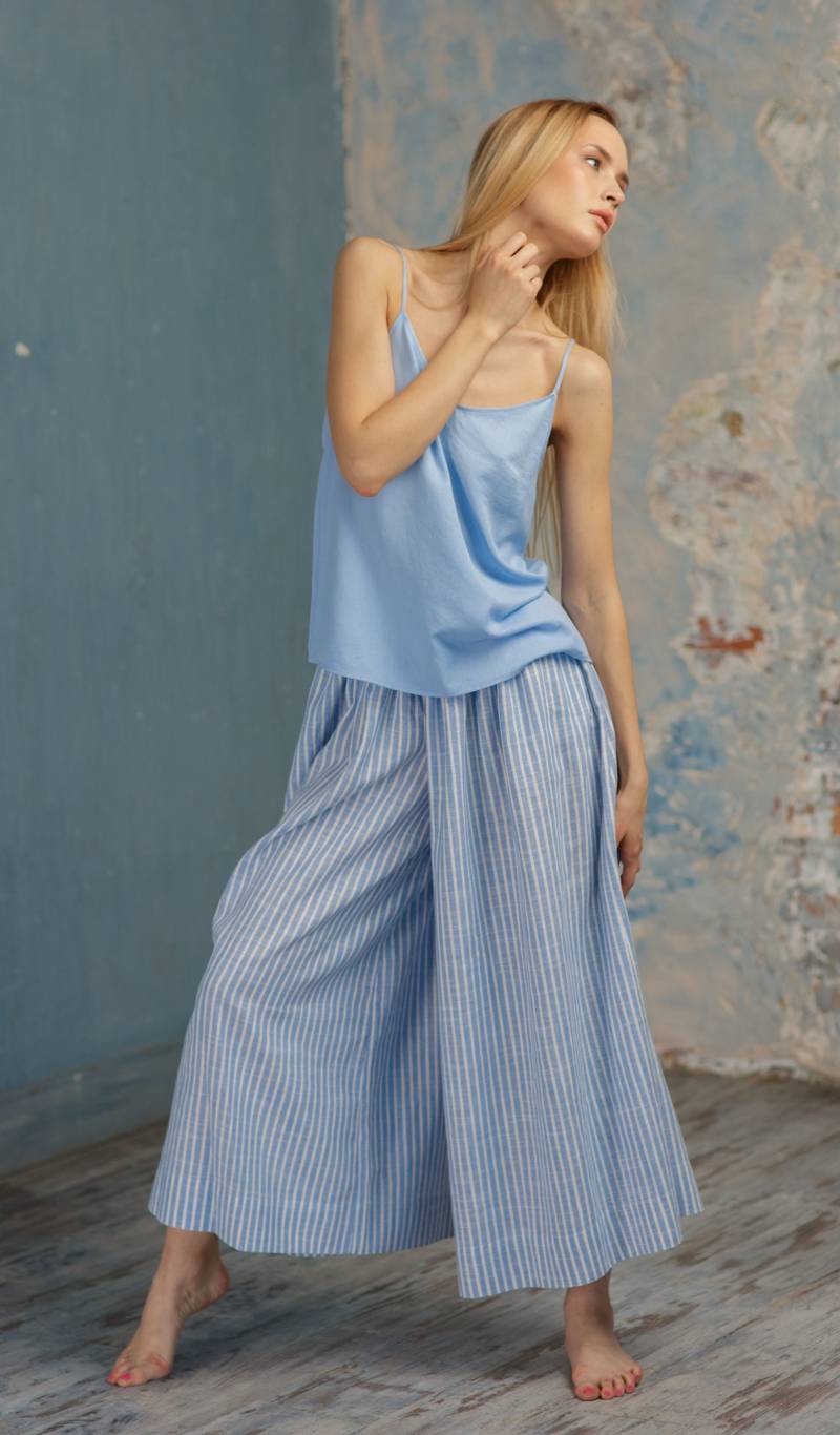 Blau Gestreifte Hanf Schlaghose Boho Hose Mit Weitem Bein von VonaDmytras