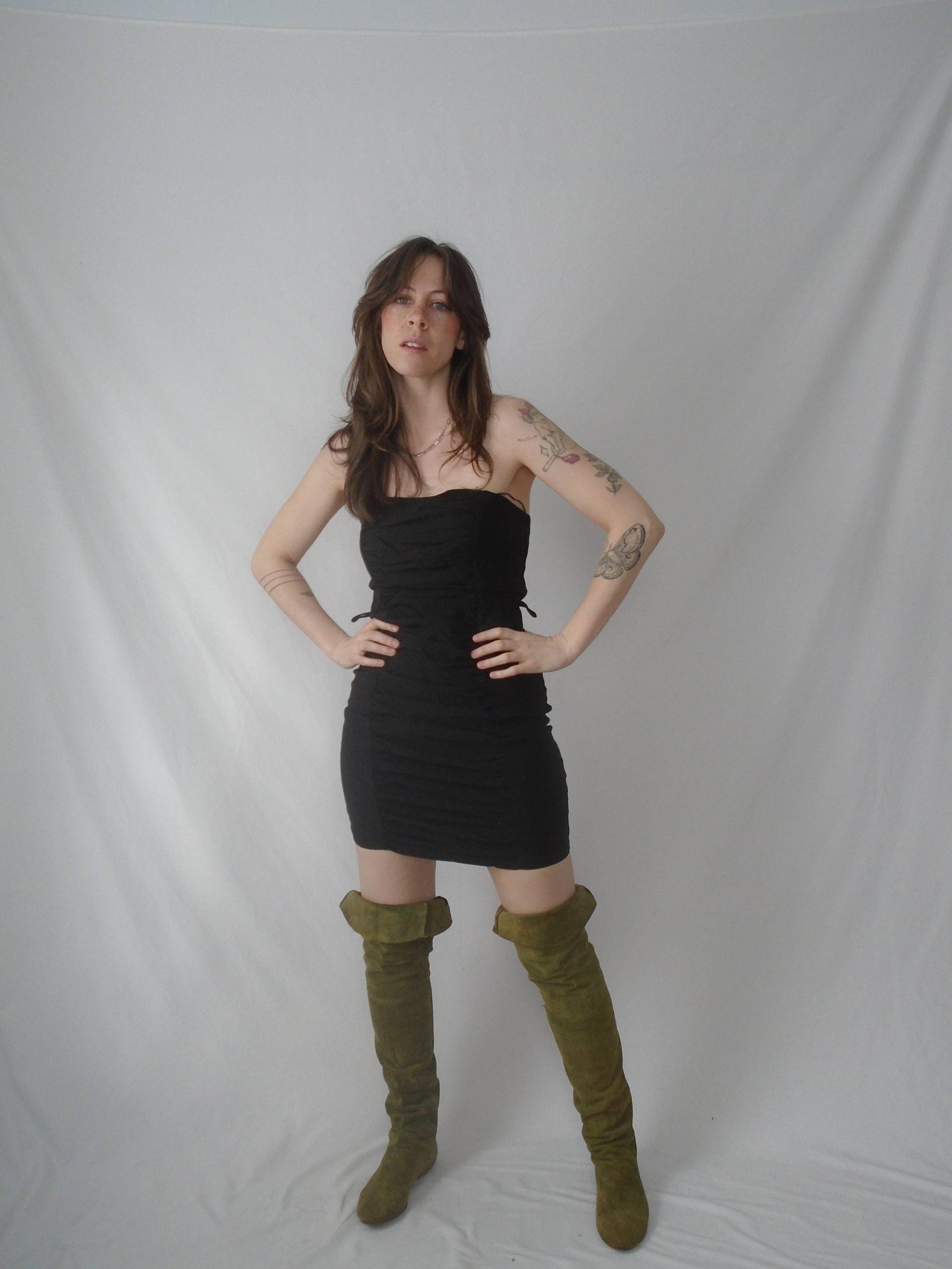 Schwarzes Schulterfreies Minikleid Mit Gerafftem Streifen in Der Mitte - Vintage Y2K Xs/S von VonlenskaVintage