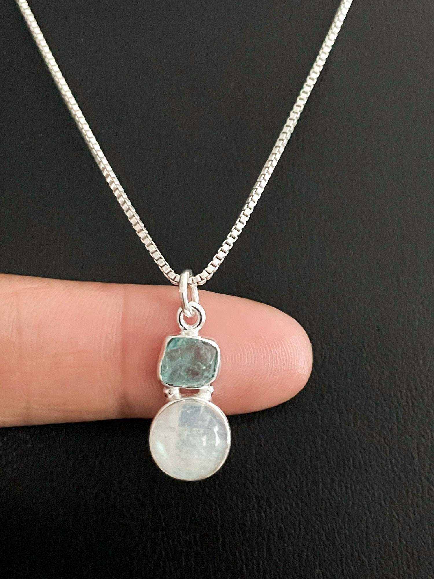 Echte Raue Apatit Anhänger, Sterling Silber Regenbogen Mondstein Halskette, Juni Birthstone Schmuck, Braut Hochzeit Natürliche Edelsteine von VonzJewel