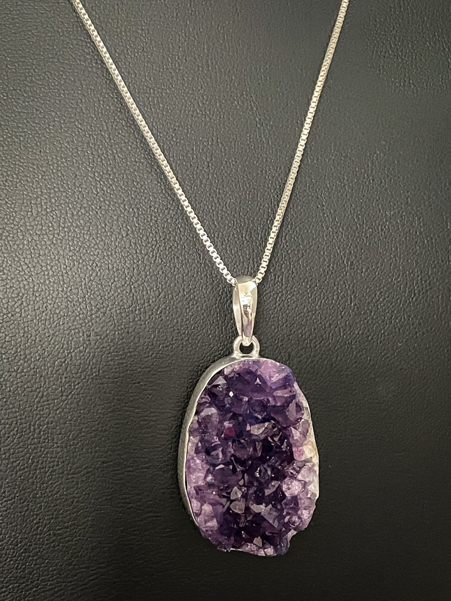 Echte Rohe Amethyst Geode Halskette, Sterling Silber Anhänger, Februar Birthstone Schmuck, Natürlicher Edelstein, Unikat von VonzJewel