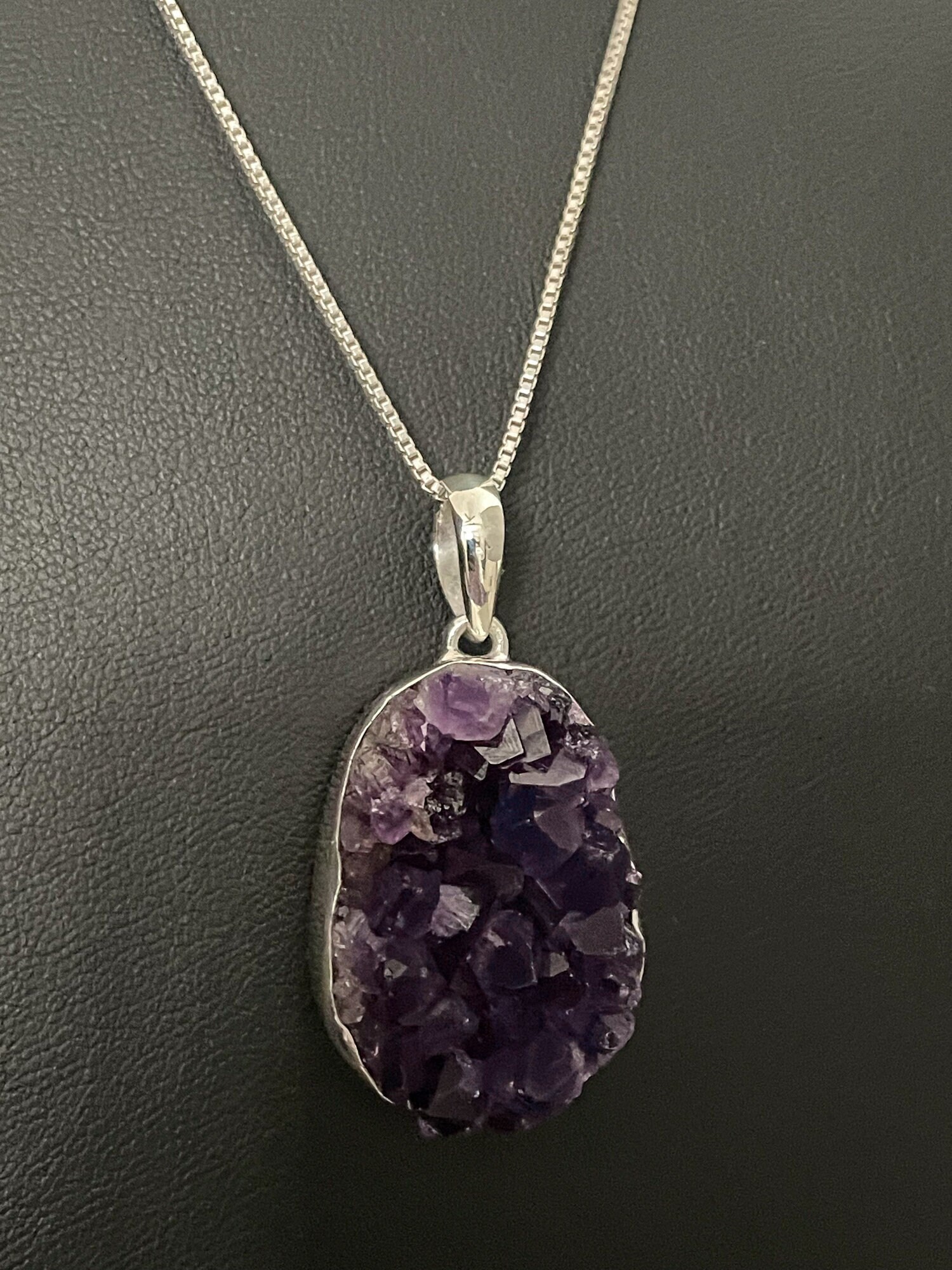 Echte Rohe Amethyst Geode Halskette, Sterling Silber Anhänger, Februar Birthstone Schmuck, Natürlicher Edelstein, Unikat von VonzJewel