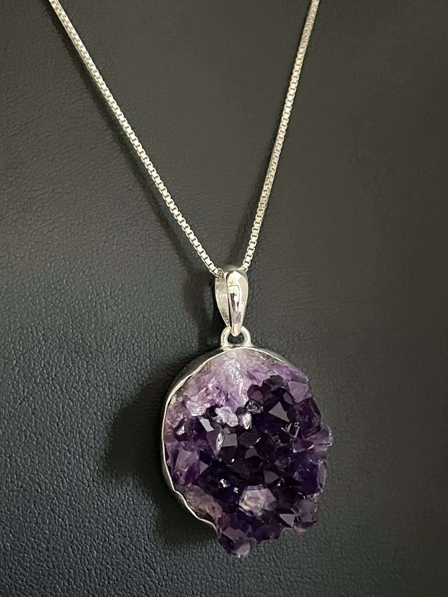 Echte Rohe Amethyst Geode Halskette, Sterling Silber Anhänger, Februar Birthstone Schmuck, Natürlicher Edelstein, Unikat von VonzJewel