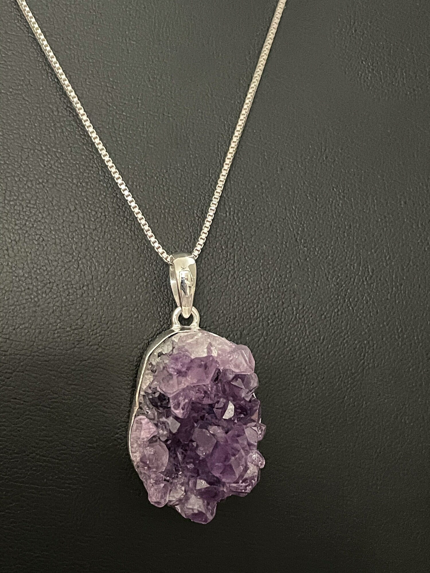 Echte Rohe Amethyst Geode Halskette, Sterling Silber Anhänger, Februar Birthstone Schmuck, Natürlicher Edelstein, Unikat von VonzJewel