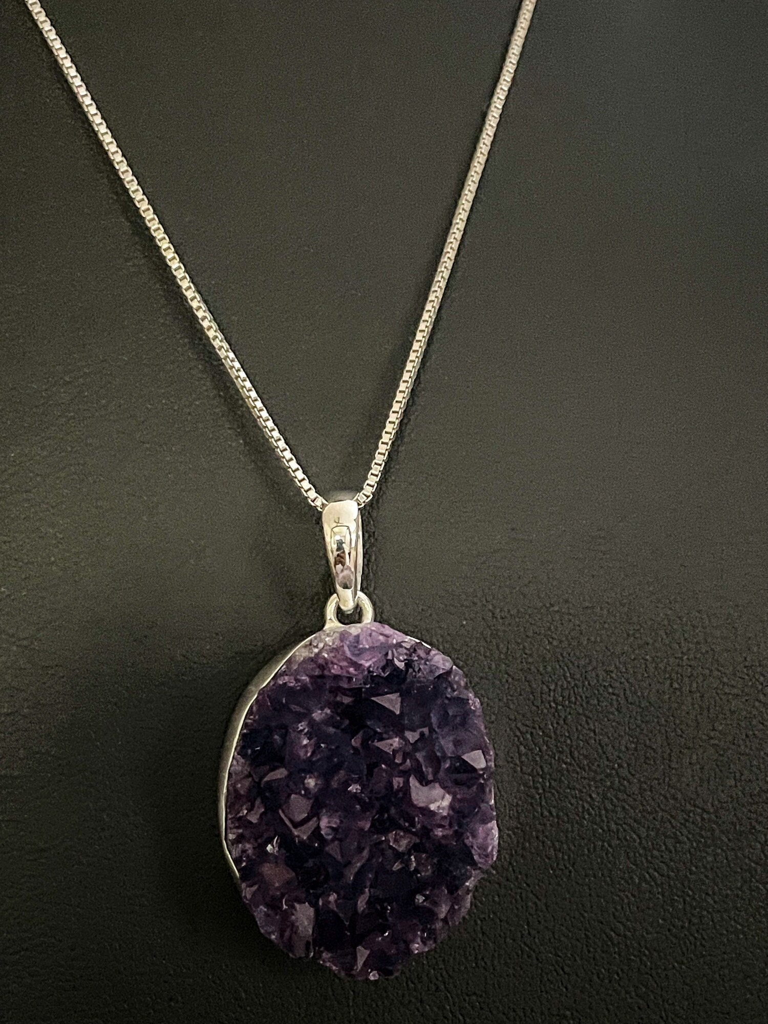 Echte Rohe Amethyst Geode Halskette, Sterling Silber Anhänger, Februar Birthstone Schmuck, Natürlicher Edelstein, Unikat von VonzJewel