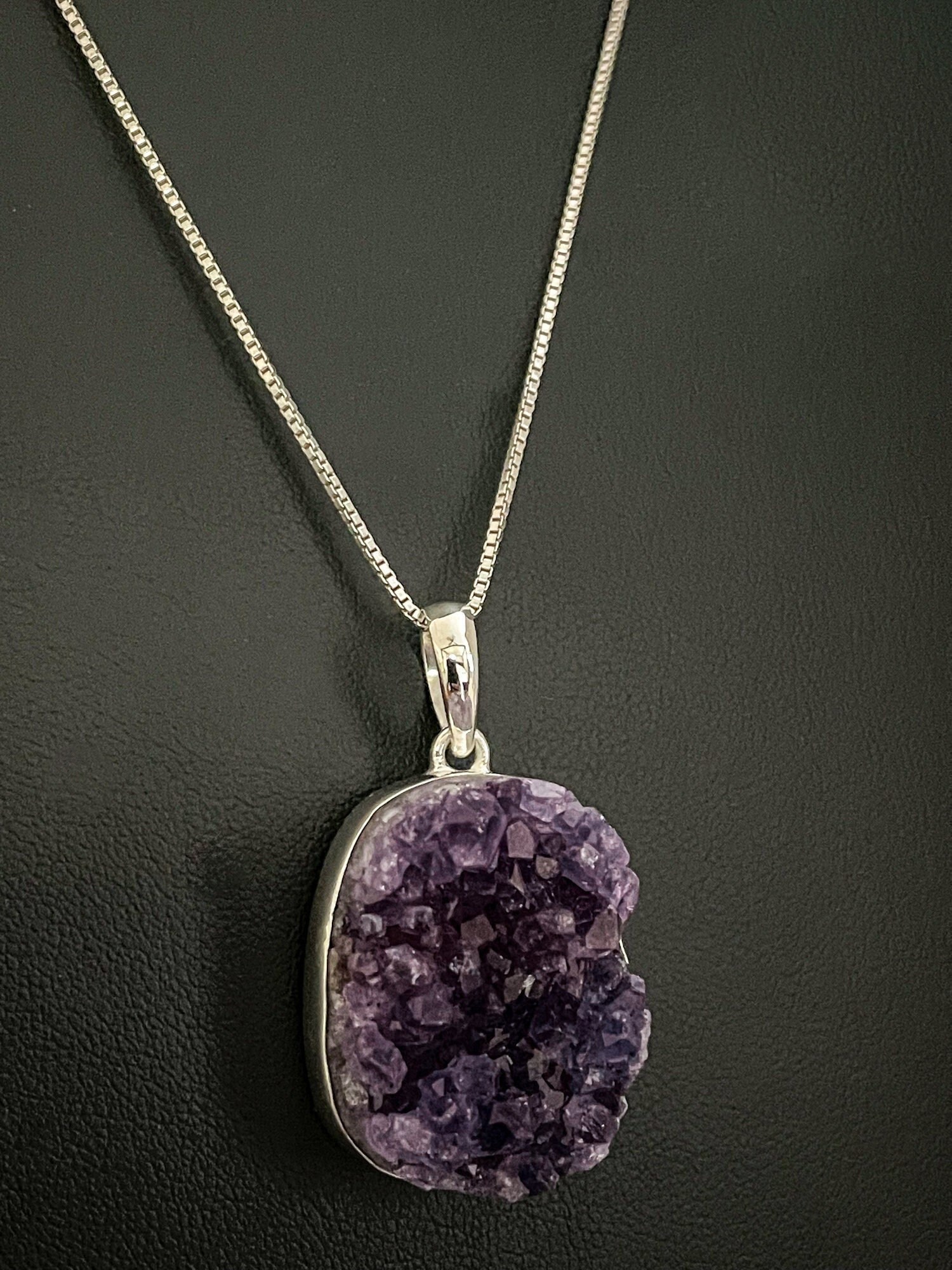 Echte Rohe Amethyst Geode Halskette, Sterling Silber Anhänger, Februar Birthstone Schmuck, Natürlicher Edelstein, Unikat von VonzJewel