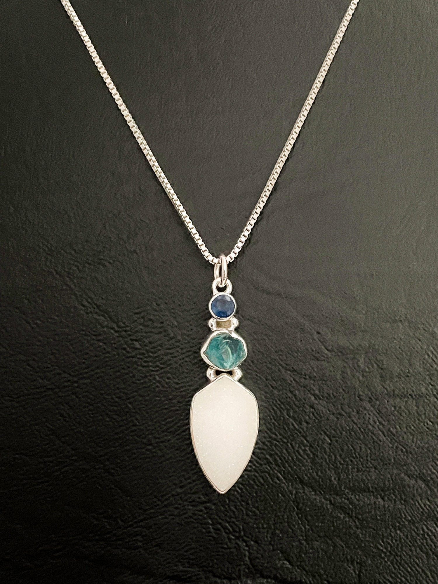 Echter Apatit Anhänger, Sterling Silber Weiße Druzy Halskette, Blauer Kyanit Braut Hochzeit Schmuck, Schnee Edelstein Halskette von VonzJewel