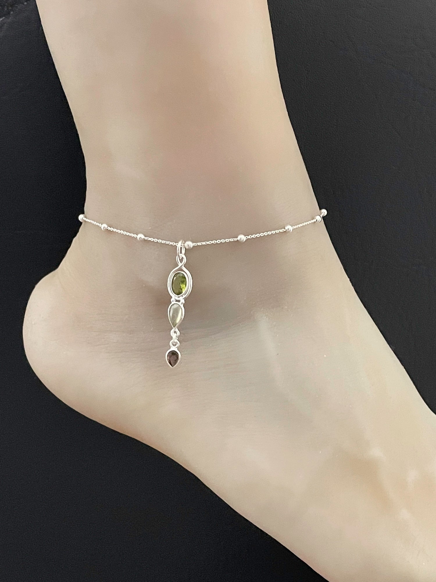 Echtes Peridot Fußkettchen, Sterlingsilber Perlen Ankle Armband, Prehnit Strand Hochzeitsschmuck, Natürlicher Edelstein, Sandale Charm von VonzJewel