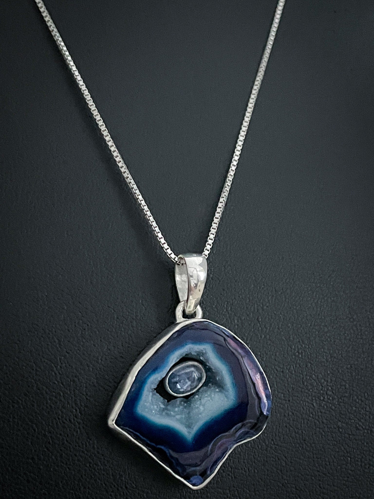 Natürliche Kyanit Achat Anhänger, Sterling Silber Halskette, Februar Birthstone Schmuck, Blauer Geode Druzy Edelstein von VonzJewel