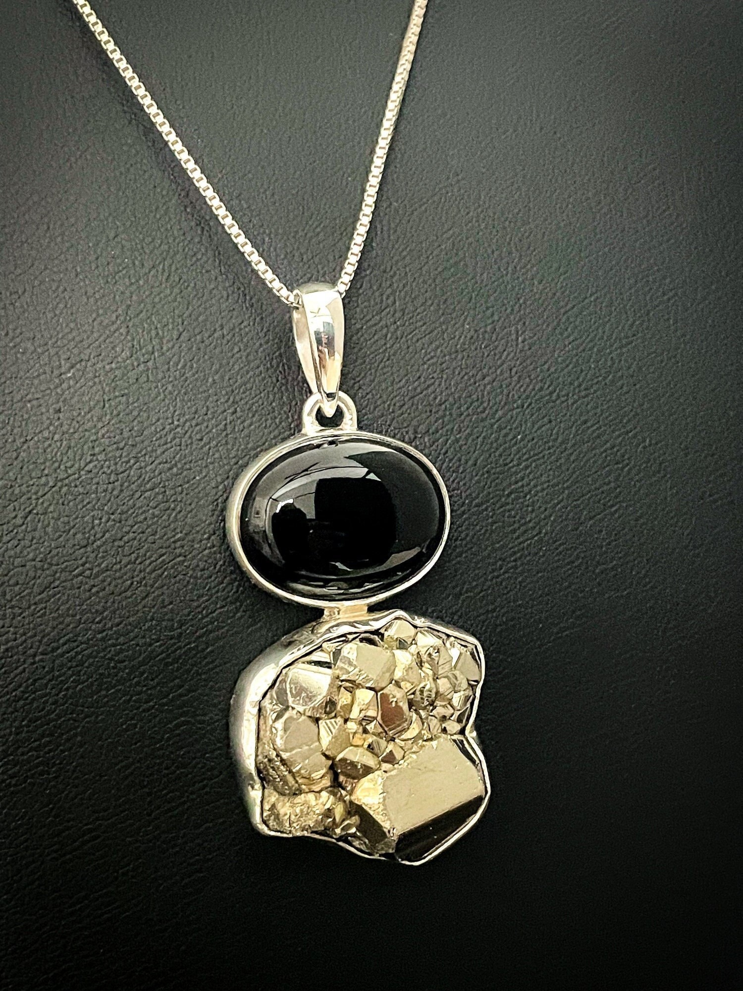 Natürliche Pyrit Halskette, Sterling Silber Onyx Anhänger, Juli Birthstone Schmuck, Dezember Birthstone, Braut Hochzeit Schmuck von VonzJewel