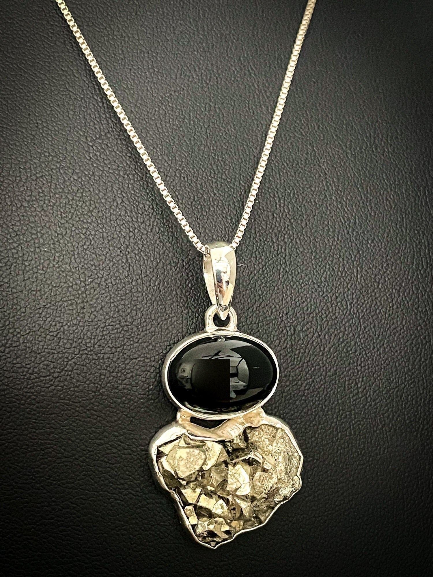 Natürliche Pyrit Halskette, Sterling Silber Onyx Anhänger, Juli Birthstone Schmuck, Dezember Birthstone, Braut Hochzeit Schmuck von VonzJewel