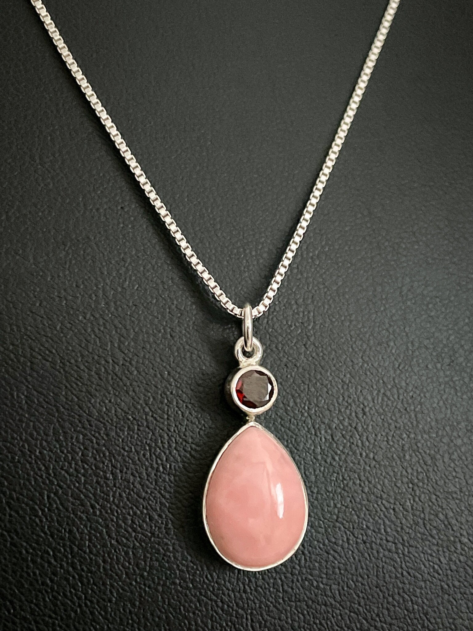 Natürliche Rosa Opal Halskette, Sterling Silber Granat Anhänger, Januar Birthstone, Oktober Birthstone Schmuck, Braut Hochzeit Schmuck von VonzJewel